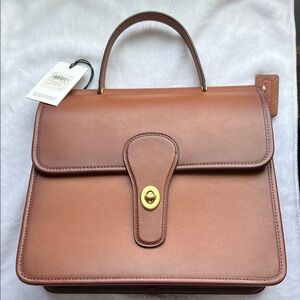 Coach Willis top handle. Tan Brown Leather Top Handle Satchel with Gold Turnlock